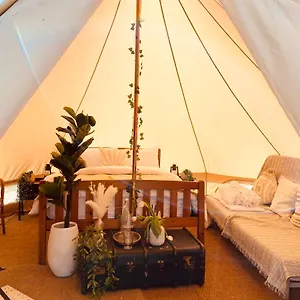 Campsite Fen Meadows Glamping - Luxury And Bell Tents