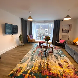  Apartment Riverside With 2br Flats At The Centre-parking-balcony